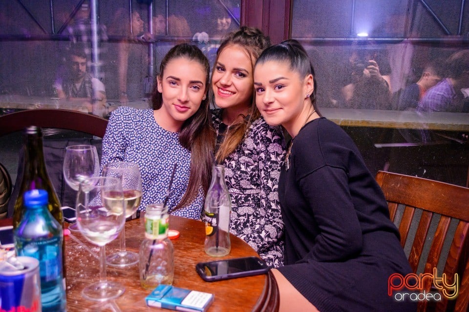 Friday Night Party, Green Pub