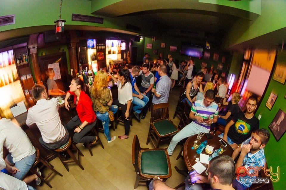 Friday Night Party, Green Pub