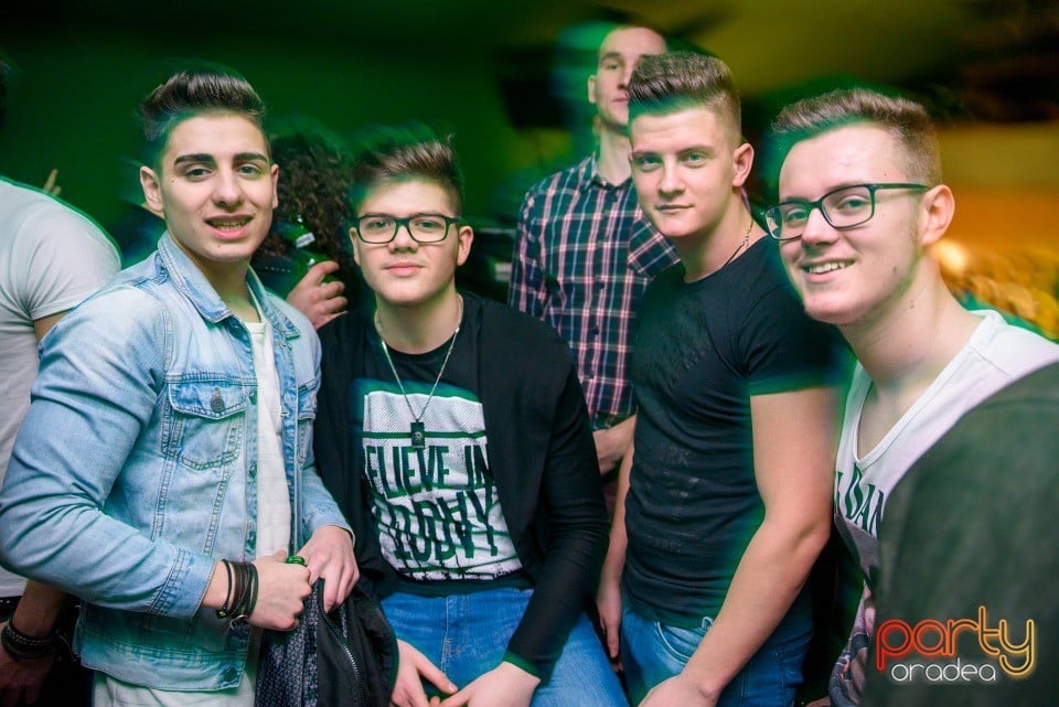 Friday Night Party, Green Pub