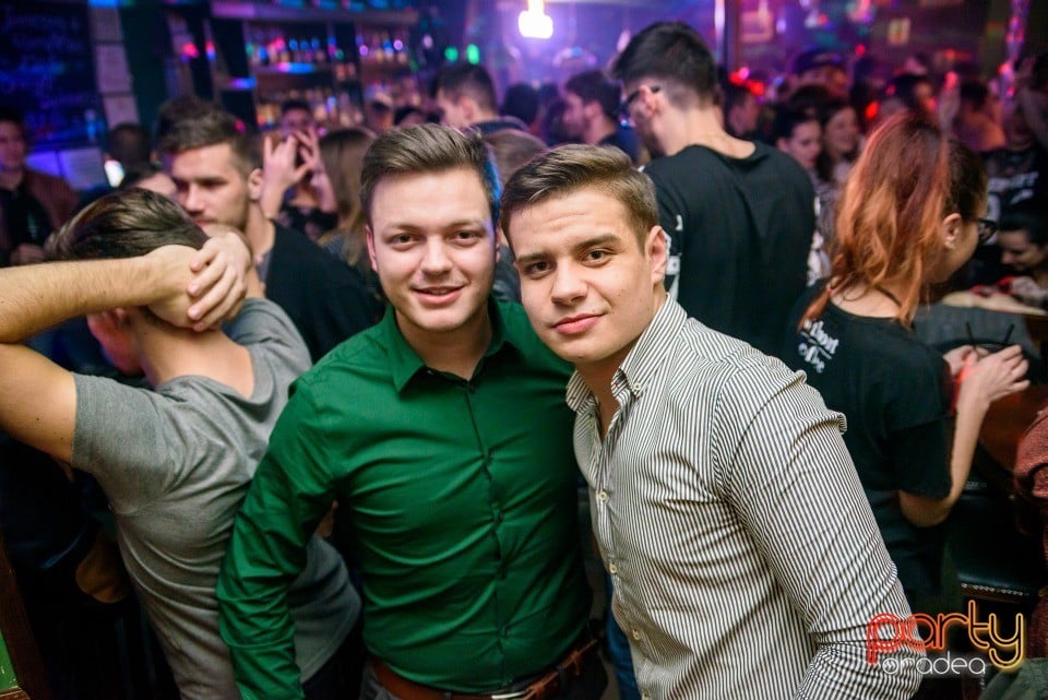 Friday Night Party, Green Pub