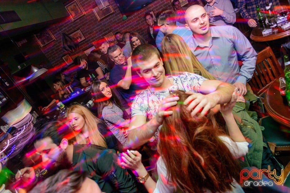 Friday Night Party, Green Pub