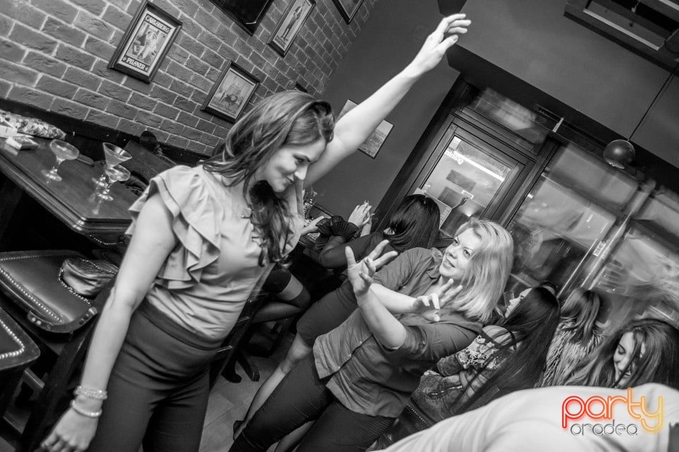 Friday Night Party, Green Pub