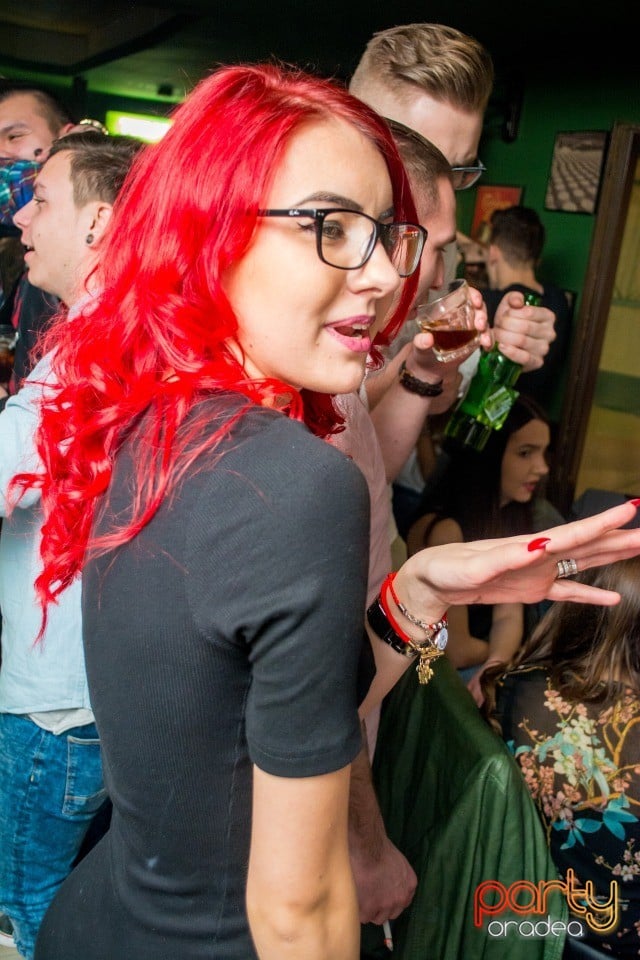 Friday Night Party, Green Pub