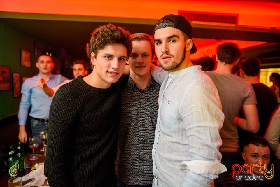 Friday Night Party, Green Pub
