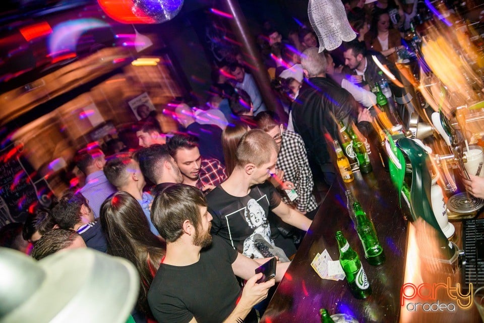 Friday Night Party, Green Pub