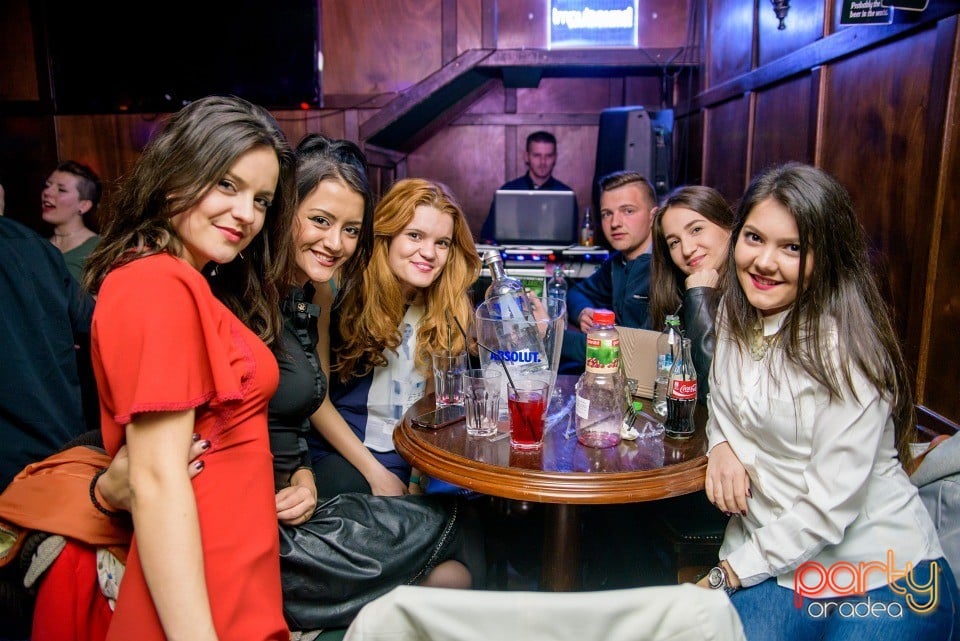 Friday Night Party, Green Pub