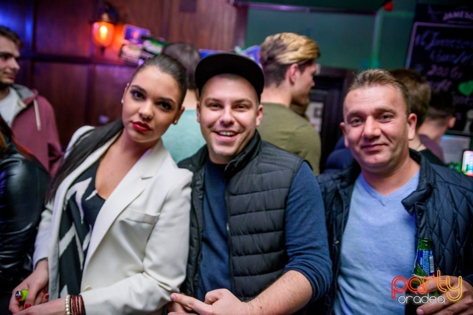Friday Night Party, Green Pub