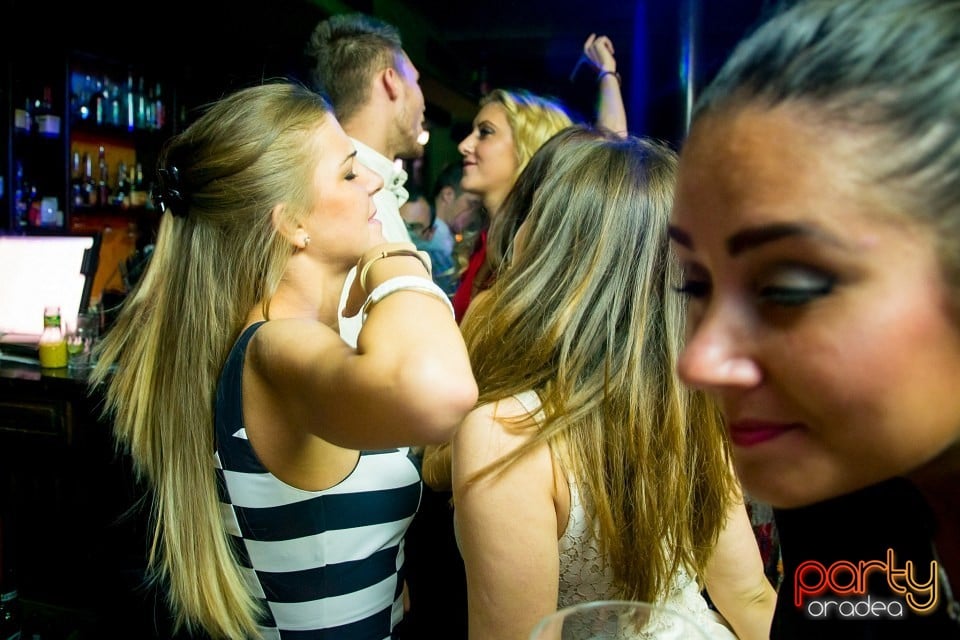 Friday Night Party, Green Pub