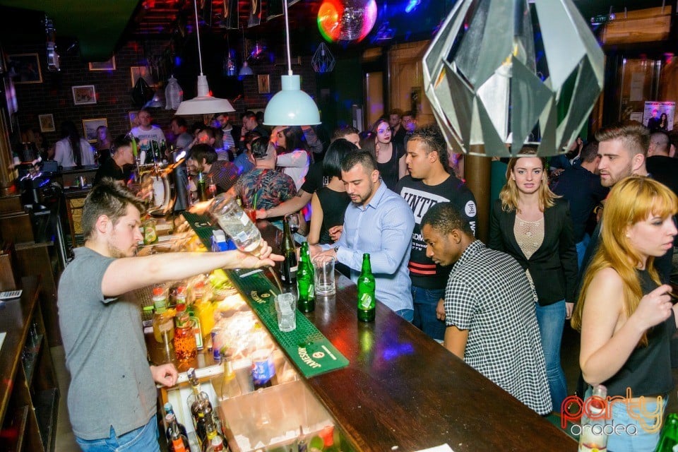Friday Night Party, Green Pub