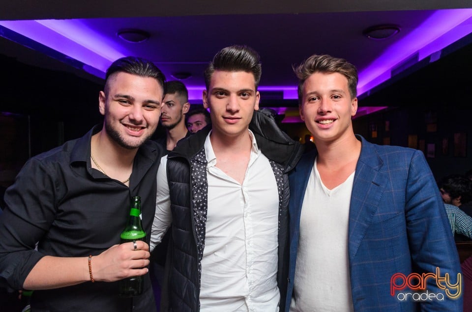 Friday Night Party, Green Pub