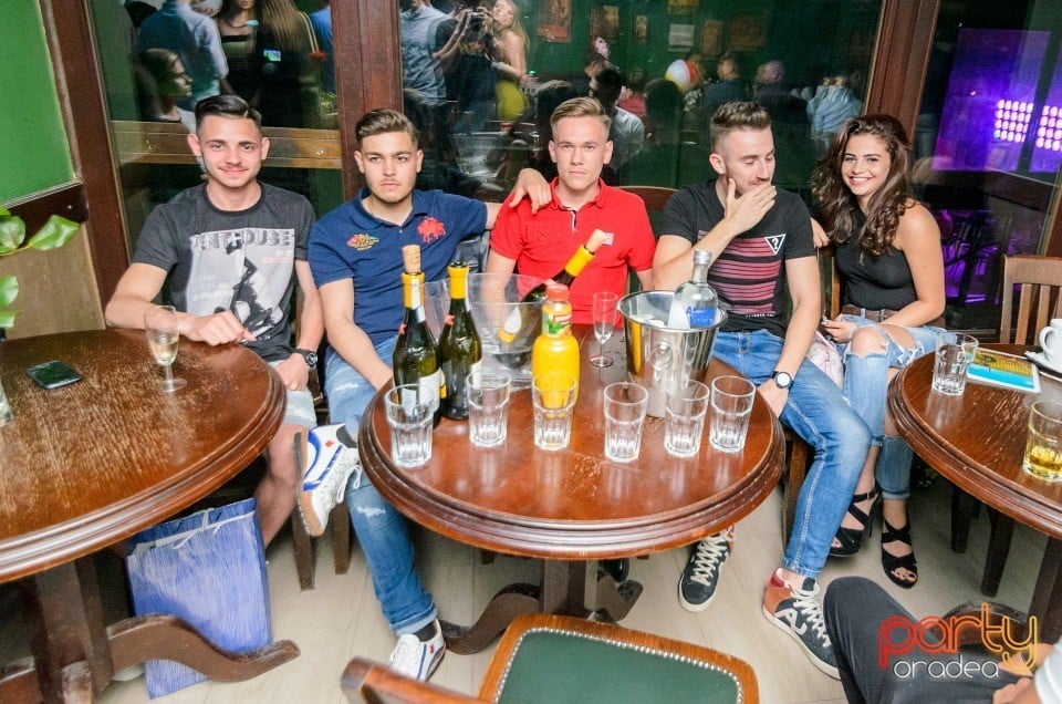 Friday Night Party, Green Pub