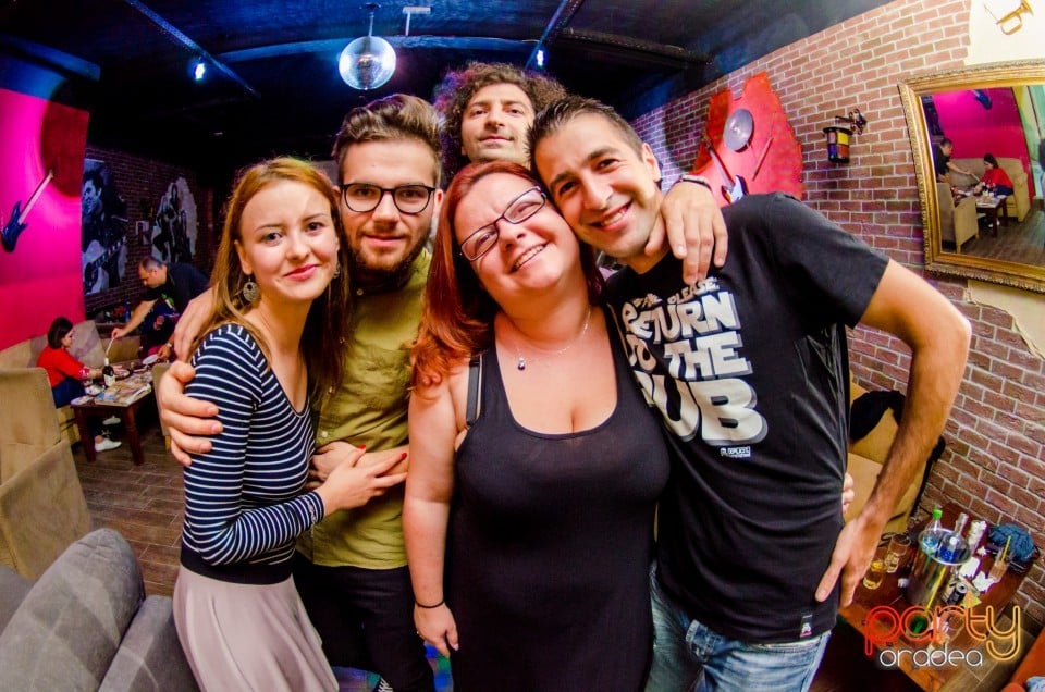 Friday Night Party, Green Pub