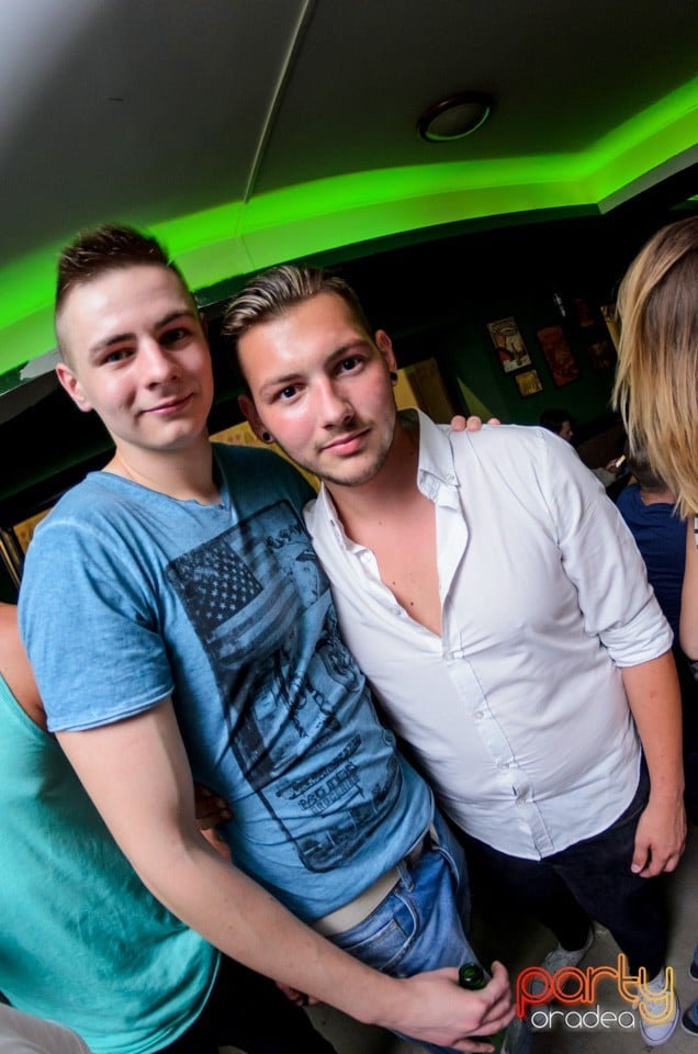 Friday Night Party, Green Pub