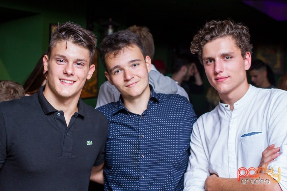 Friday Night Party, Green Pub