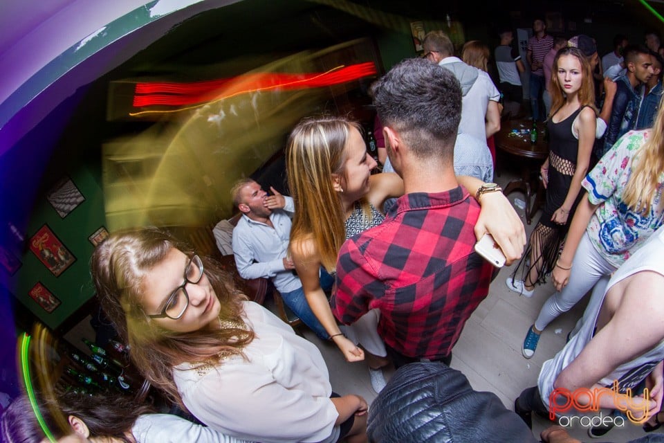 Friday Night Party, Green Pub