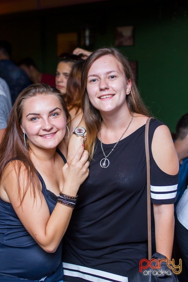 Friday Night Party, Green Pub