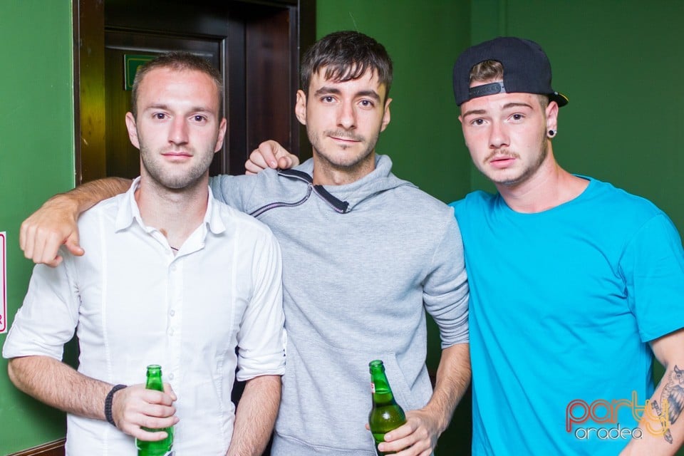 Friday Night Party, Green Pub