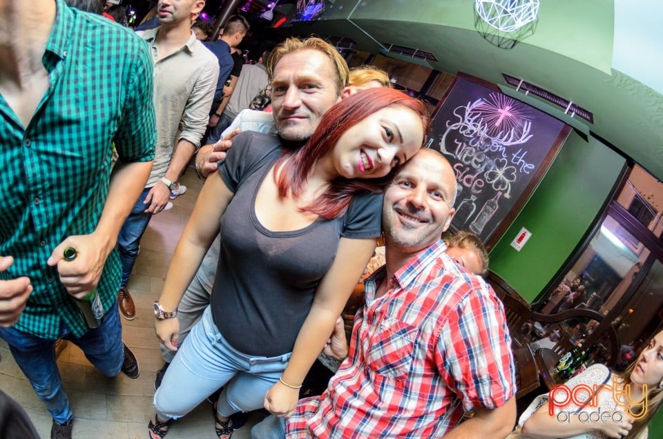 Friday Night Party, Green Pub