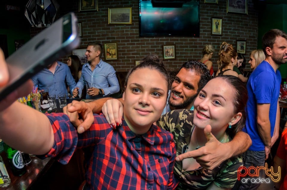 Friday Night Party, Green Pub