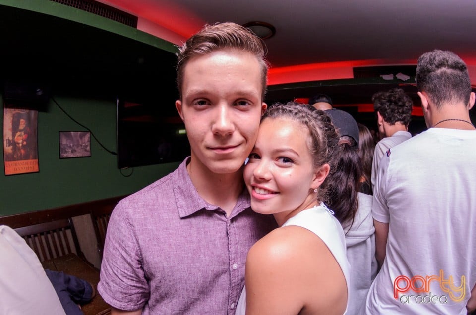 Friday Night Party, Green Pub