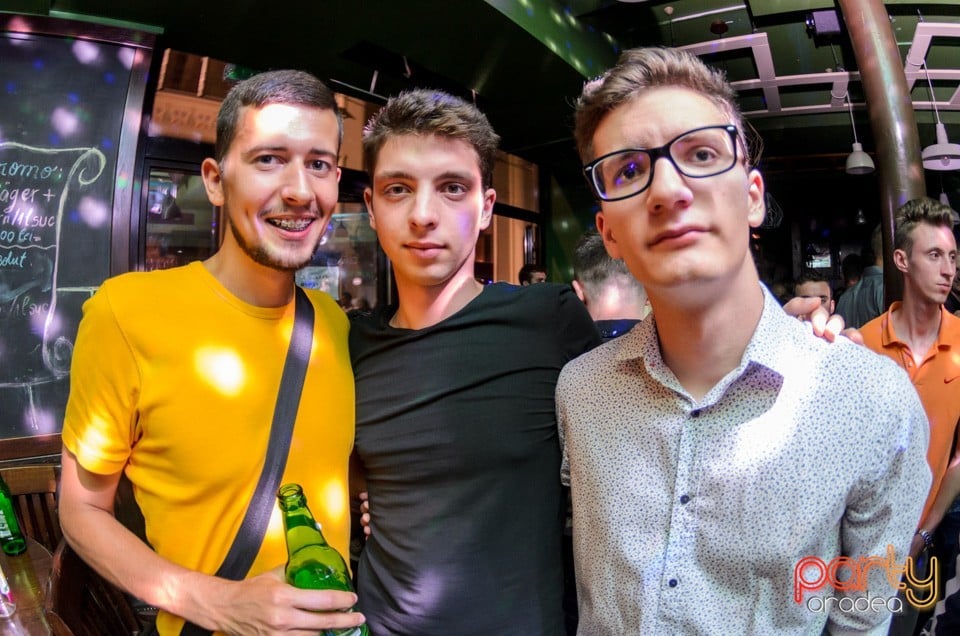 Friday Night Party, Green Pub