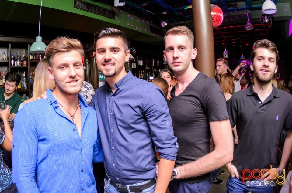 Friday Night Party, Green Pub