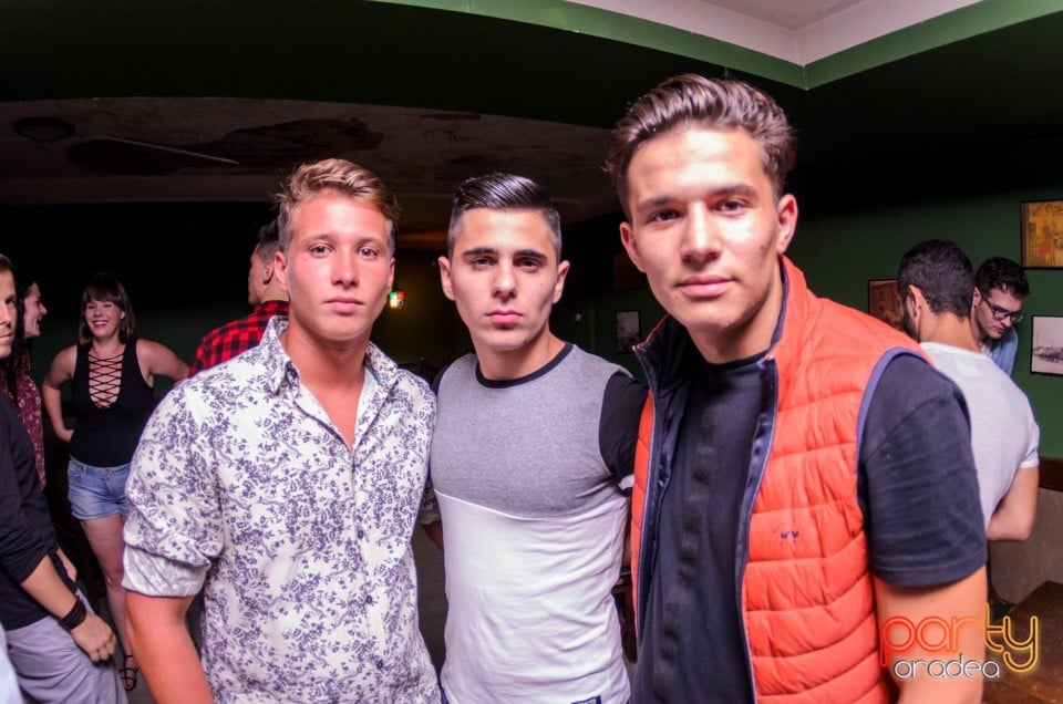Friday Night Party, Green Pub