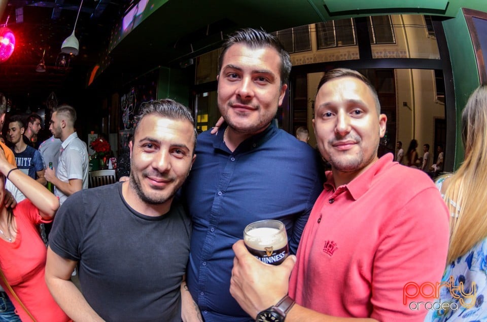 Friday Night Party, Green Pub