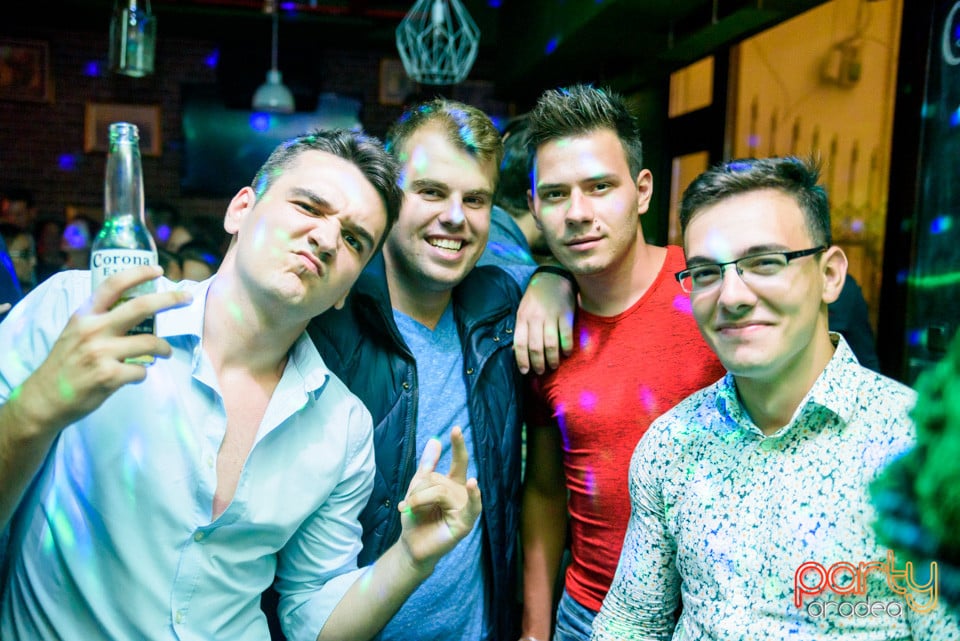 Friday Night Party, Green Pub
