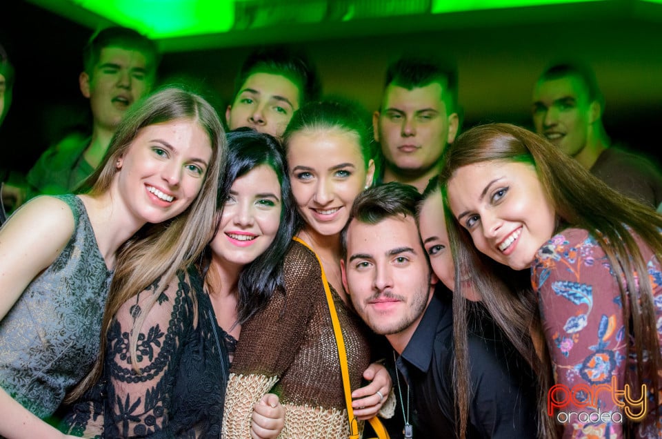 Friday Night Party, Green Pub