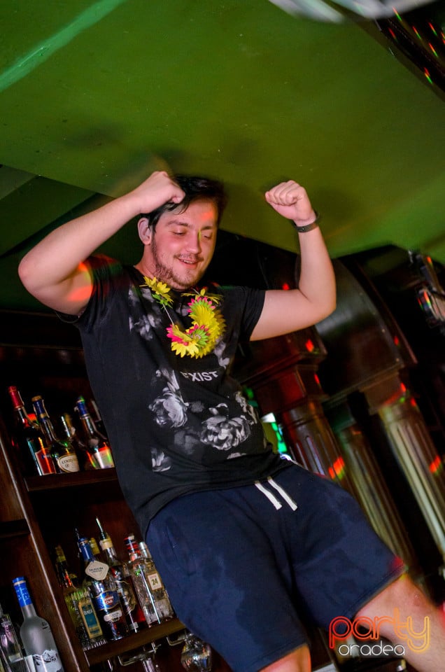 Friday Night Party, Green Pub