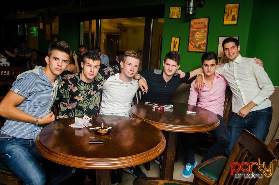 Friday Night Party, Green Pub