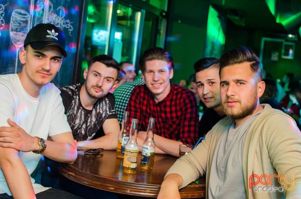 Friday Night Party, Green Pub