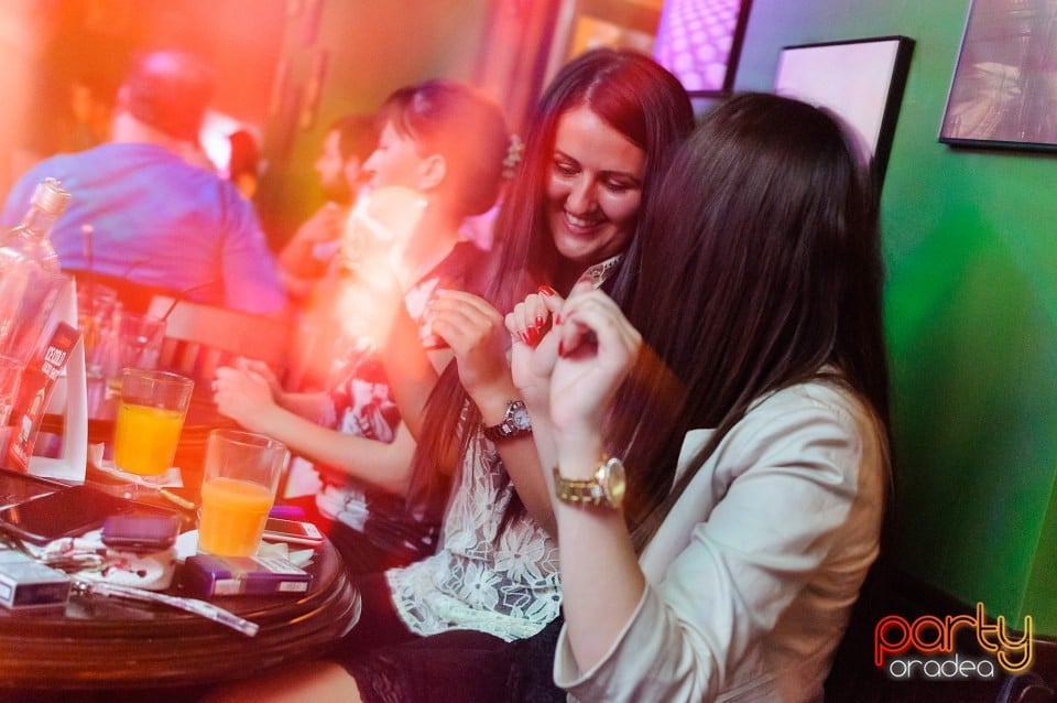 Friday Night Party, Green Pub