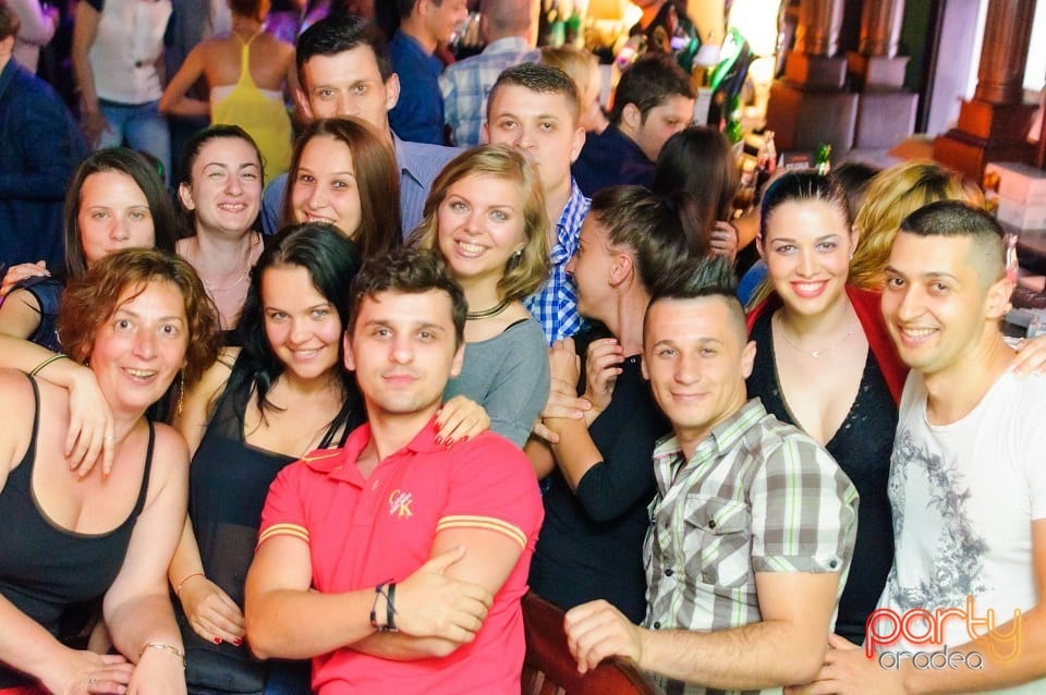 Friday Night Party, Green Pub