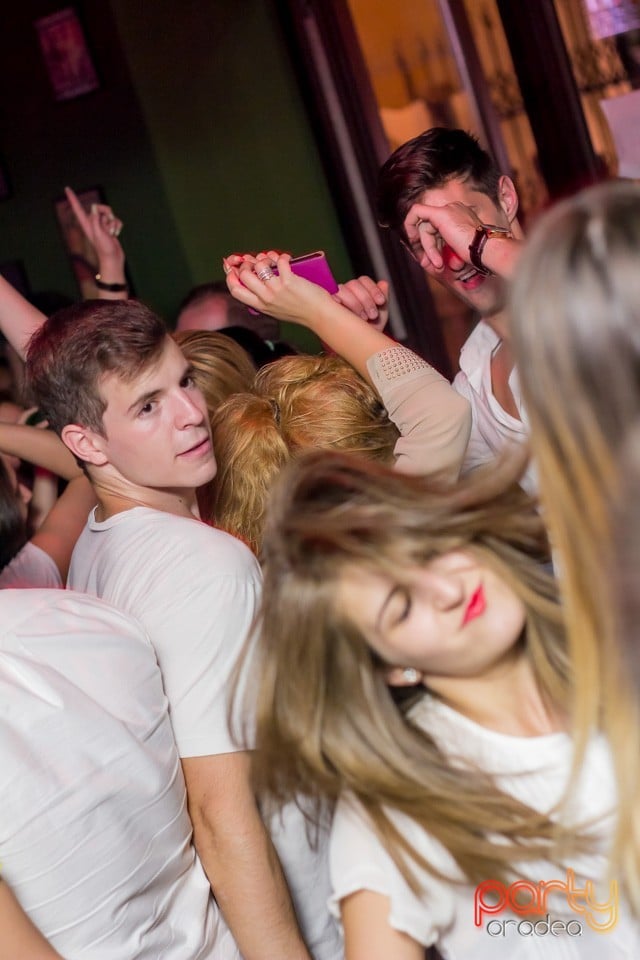 Friday Night Party, Green Pub