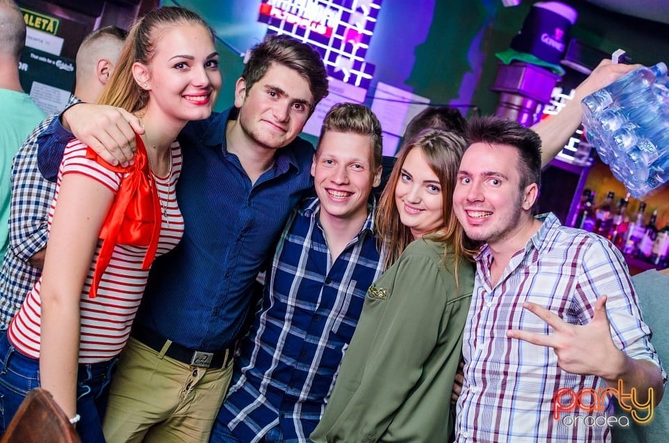 Friday Night Party, Green Pub