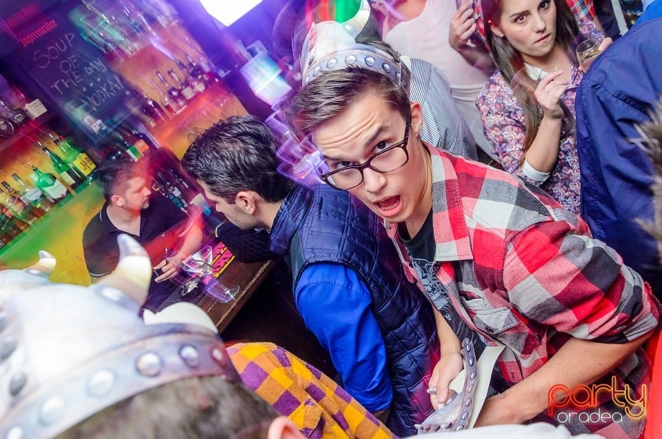 Friday Night Party, Green Pub