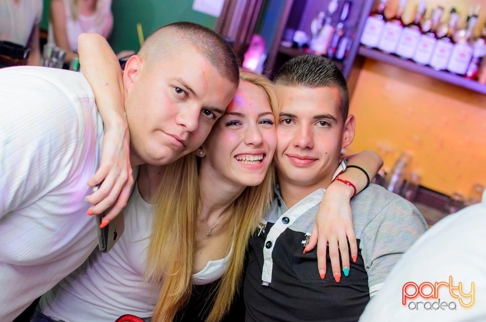 Friday Night Party, Green Pub