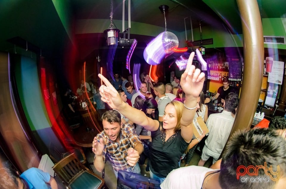 Friday Night Party, Green Pub