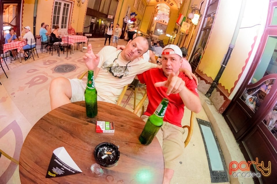 Friday Night Party, Green Pub