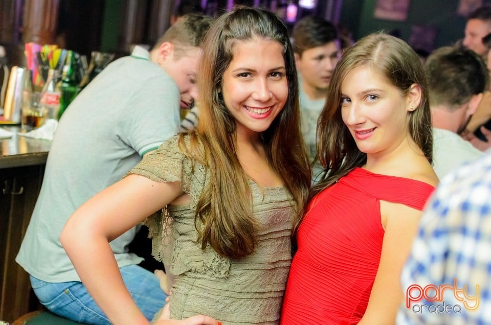 Friday Night Party, Green Pub