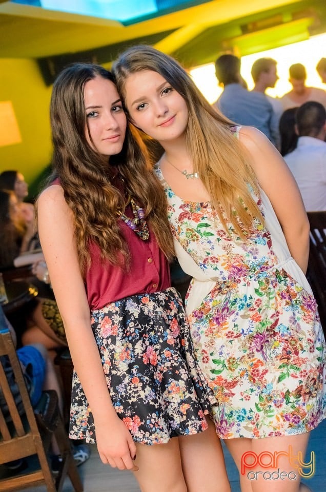 Friday Night Party, Green Pub