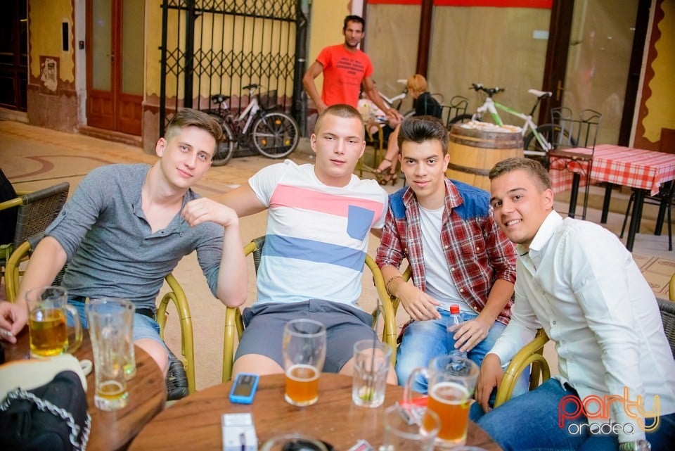 Friday Night Party, Green Pub