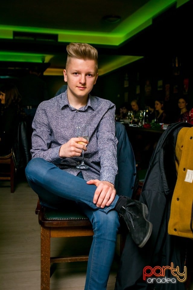Friday Night Party, Green Pub