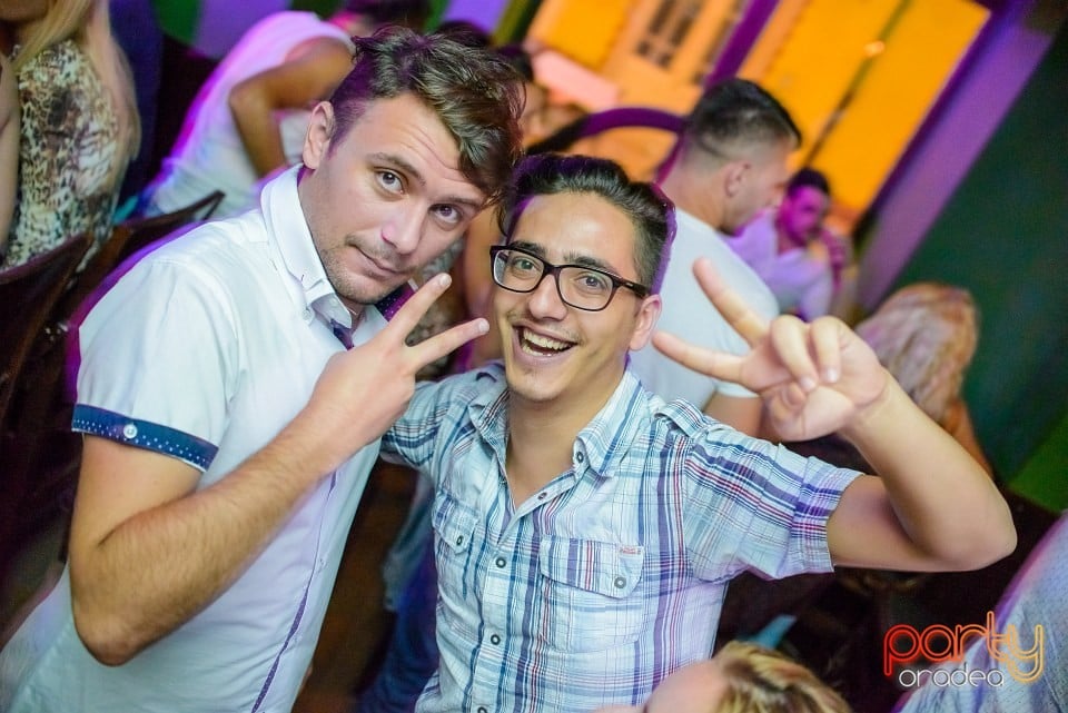 Friday Night Party, Green Pub