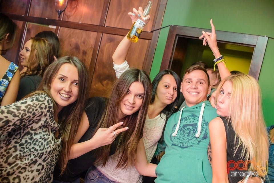 Friday Night Party, Green Pub