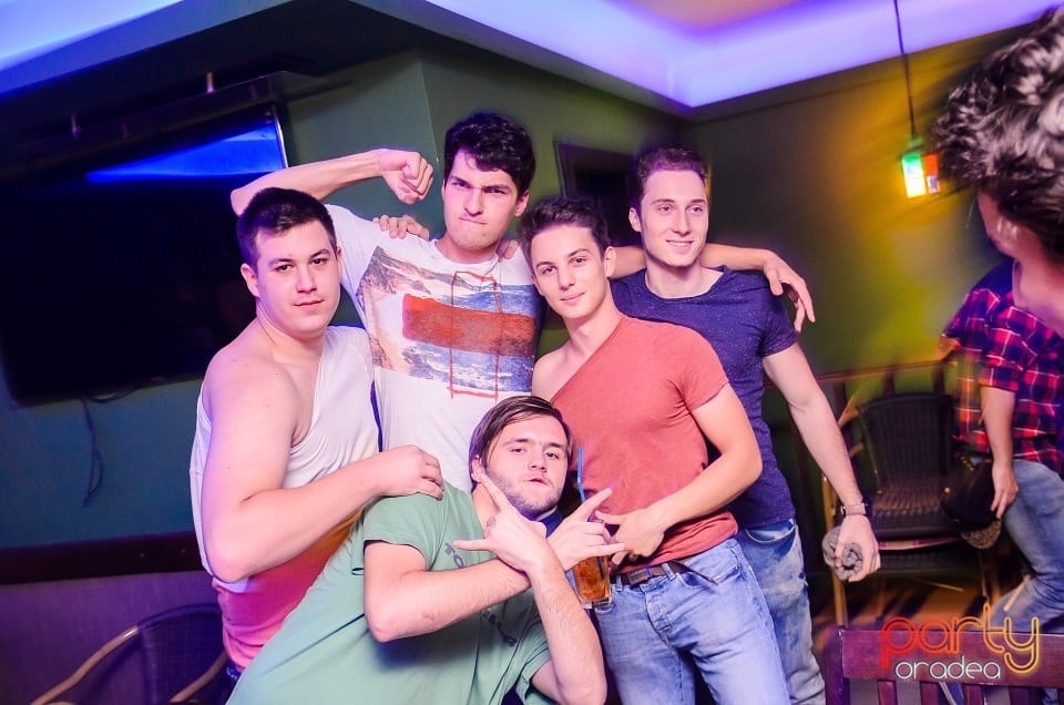 Friday Night Party, Green Pub