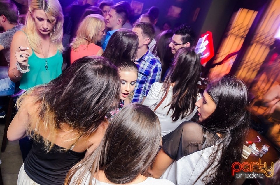 Friday Night Party, Green Pub