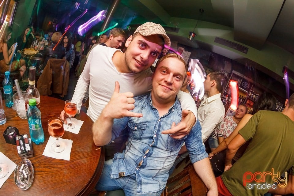 Friday Night Party, Green Pub